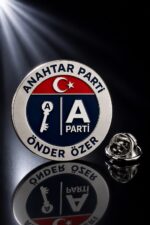 Anahtar Parti İsimli Bayrak Detaylı Gümüş Kaplama Yaka Rozeti